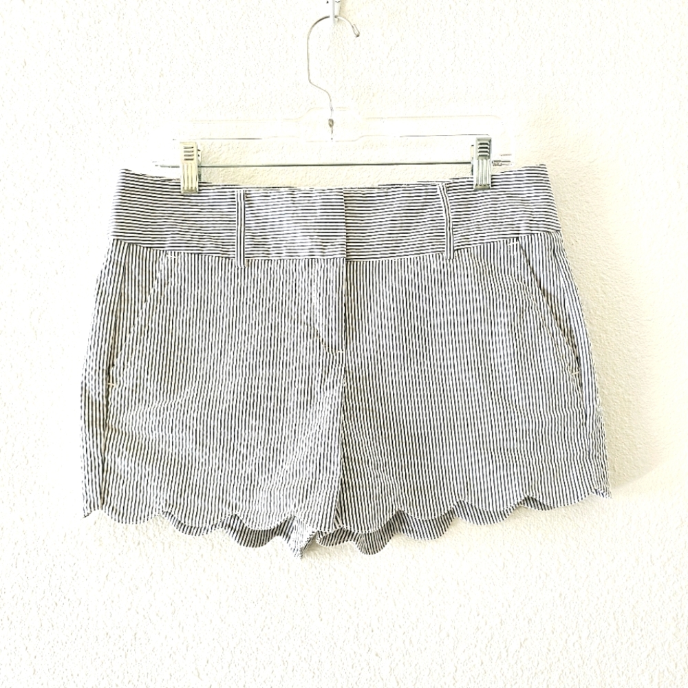 Ann Taylor seersucker stripe shorts size 6 scalloped hem gray white 4" inseam